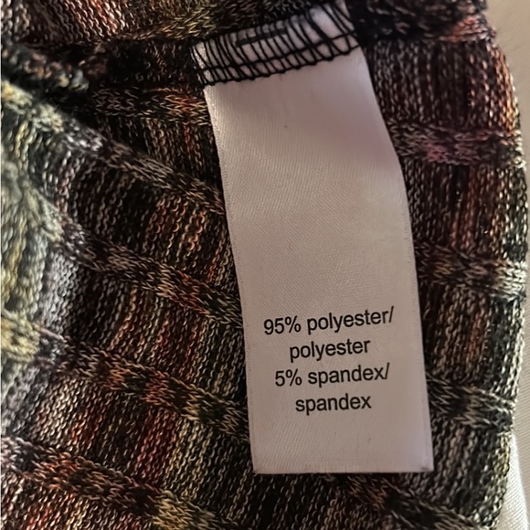 Ladies XL Ling Sleeve, Cowl Neck, Peep Hole in the back light weight Top - Picture 7 of 7